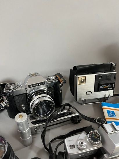 CAMERA SET : 
PRAKTICA B200 in case with...