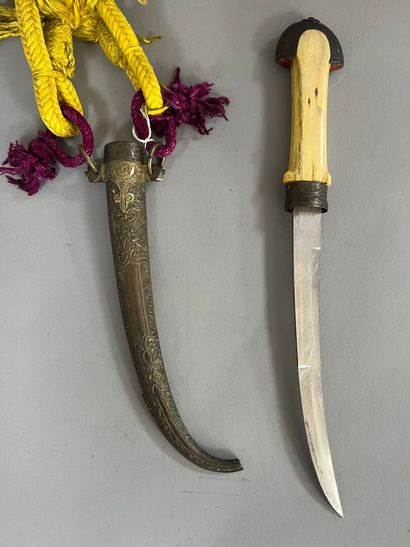 JAMBIYA KNIFE, bone spindle and metal scabbard...