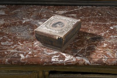 Embossed paper box circa 1840
9 x 21 x 16...