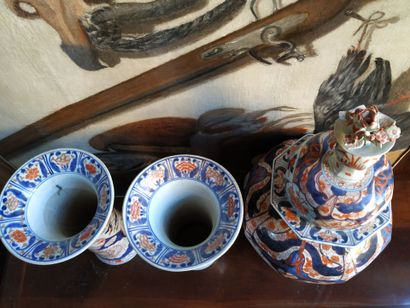IMARI, Japan 19th century
Mantelpiece including...