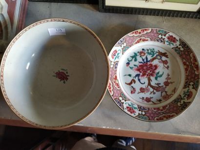 CHINA, 18th century
Porcelain bowl decorated...