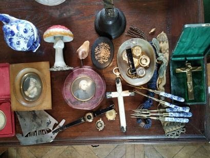 MANNETTE of small items including miniatures...