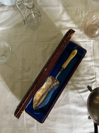Minerve hallmarked silver dessert spoon in...