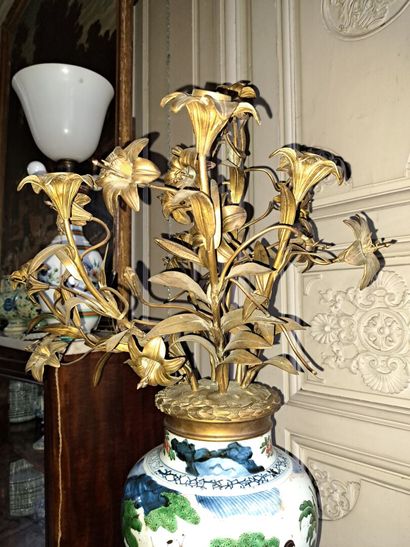 CHINA, 17th century
Bronze baluster vase...