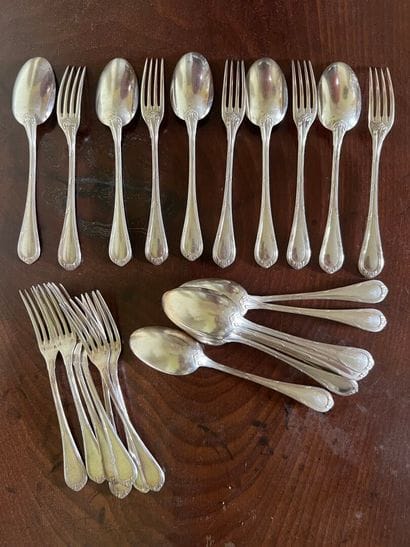 Hénin & Cie
Silver entremet set comprising...