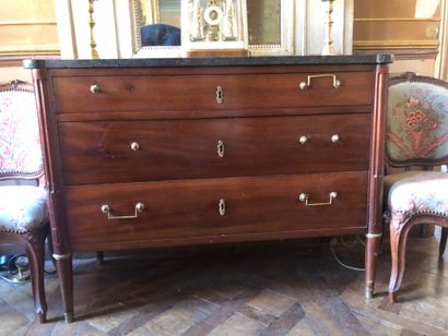 Mahogany and mahogany veneer chest of drawers,...