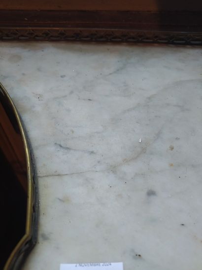 Small console in mahogany and speckled mahogany...