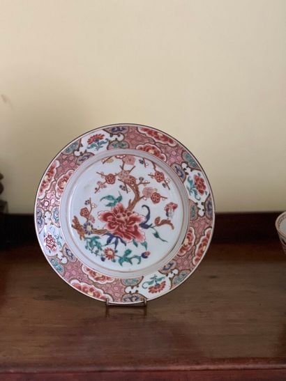 CHINA, 18th century
Porcelain bowl decorated...