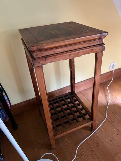 CHINA, 19th century
Rosewood sellette
H....