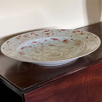 CHINA, 18th century
Large porcelain dish...