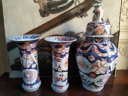 IMARI, Japan 19th century
Mantelpiece including...