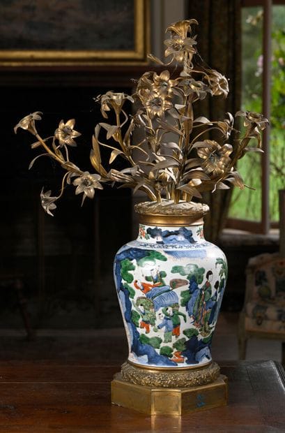CHINA, 17th century
Bronze baluster vase...