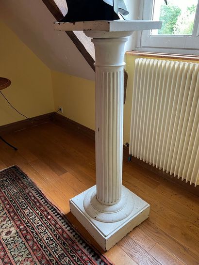 Lacquered wood column, standing on a square...