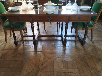 Large Louis XIV-style flat desk
Resting on...