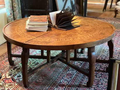 Coffee table in burr veneer and light wood...