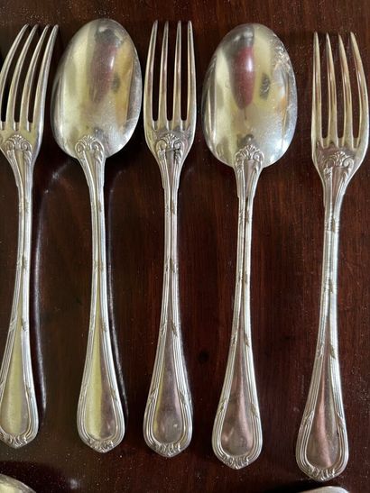 Hénin & Cie
Silver entremet set comprising...