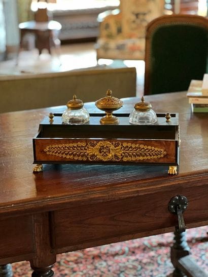 Restoration-period tuya burr writing desk....