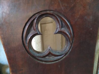 ENGLAND, 19th century
Pair of molded walnut...
