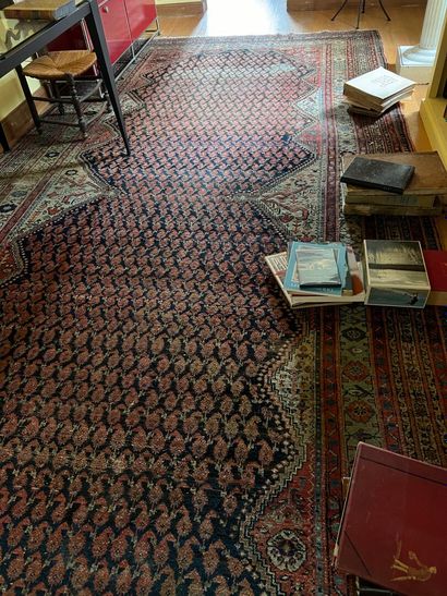 PERSIA
Large rug with geometric decoration.
Wear...