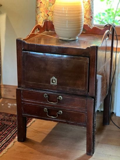 George III period mahogany and mahogany veneer...