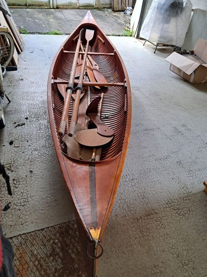 Canadian canoe, circa 1900
H. 30 L. 460 D.95...