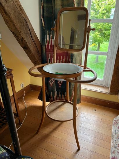 Attributed to THONET
Thermoformed wood vanity...