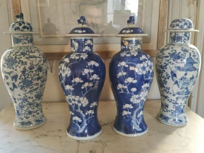 CHINA, 19th century
Two pairs of blue-white...