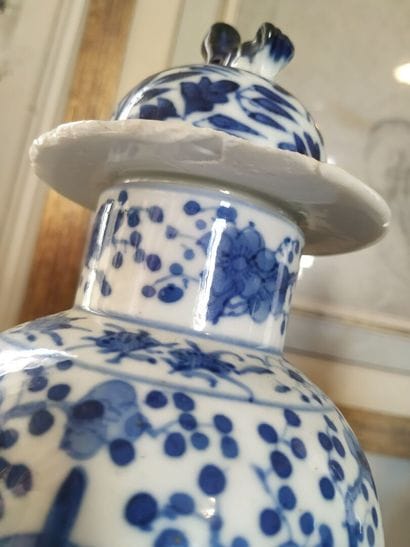 CHINA, 19th century
Two pairs of blue-white...