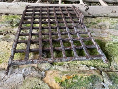 Wrought-iron master gate 
H. 61 L. 45 cm