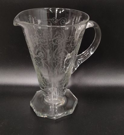 St Louis : small cut crystal vase
H 10 cm...