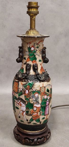 A pair of cloisonné vases with dragon design
H...