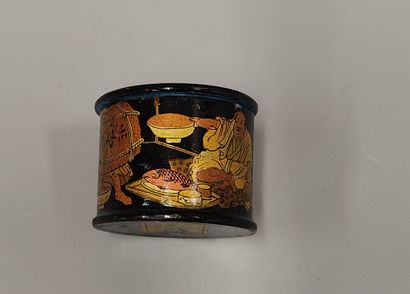 Lot: a pair of round frames decorated with...