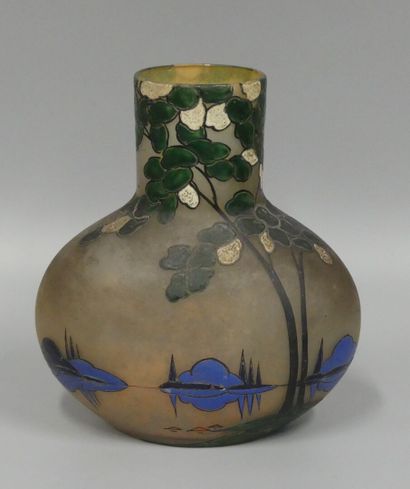 Verrerie de LEUNE (1861 - 1930)
An enameled...
