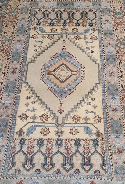a wool carpet - Morocco
307 x 202 cm