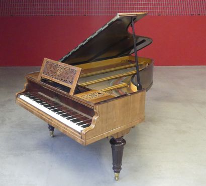 Quarter grand piano by ERARD
Numbered 53080...