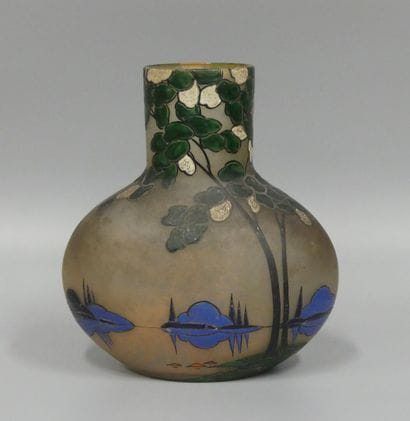Verrerie de LEUNE (1861 - 1930)
An enameled...