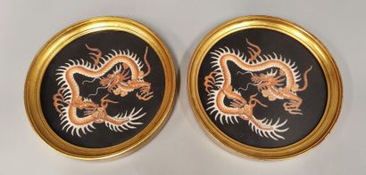Lot: a pair of round frames decorated with...