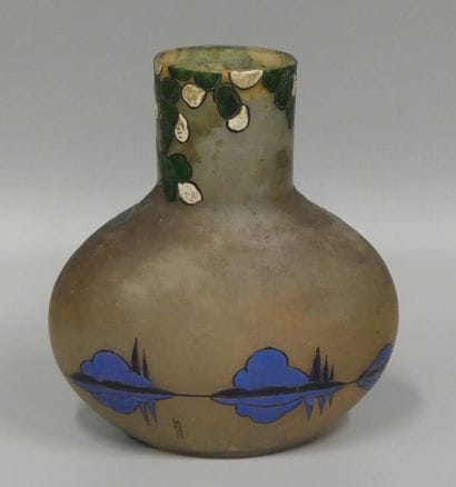 Verrerie de LEUNE (1861 - 1930)
An enameled...