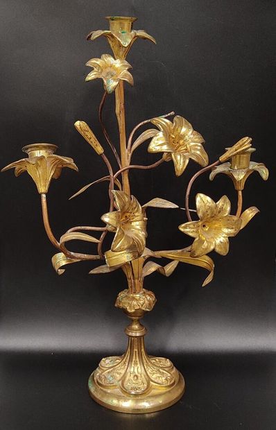 Lot: a three-light gilt brass
in gilded brass,...