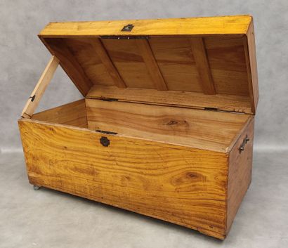A camphor wood chest
one handle missing -...