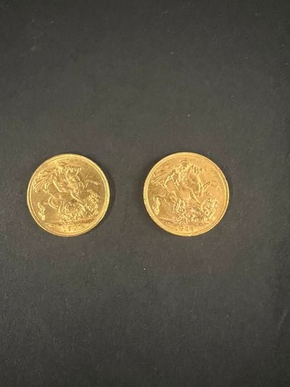 Two gold sovereigns George V 1911 P (Perth)...