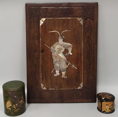 Lot: a pair of round frames decorated with...