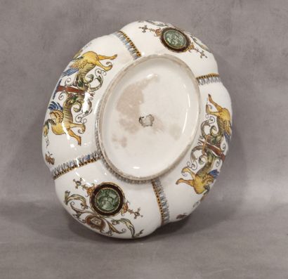 A set of Gien ceramics including :
A Médicis...