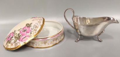 An 84-piece dinner service in Limoges porcelain
marked...