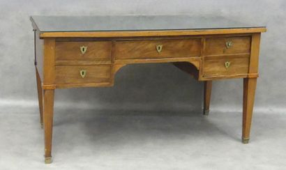 Small desk with four drawers in front and...
