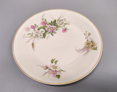 An 84-piece dinner service in Limoges porcelain
marked...