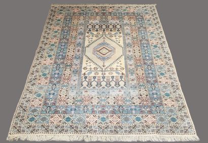 a wool carpet - Morocco
307 x 202 cm