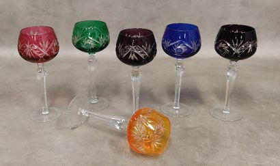 Set of 6 colored and cut glass glasses
H...