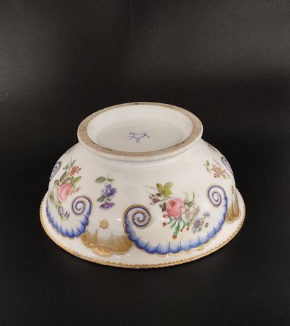 Lot: A porcelain bowl vase from Paris
with...