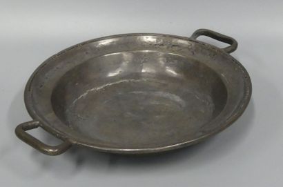 Lot: two-handled pewter dish
Diameter 24...